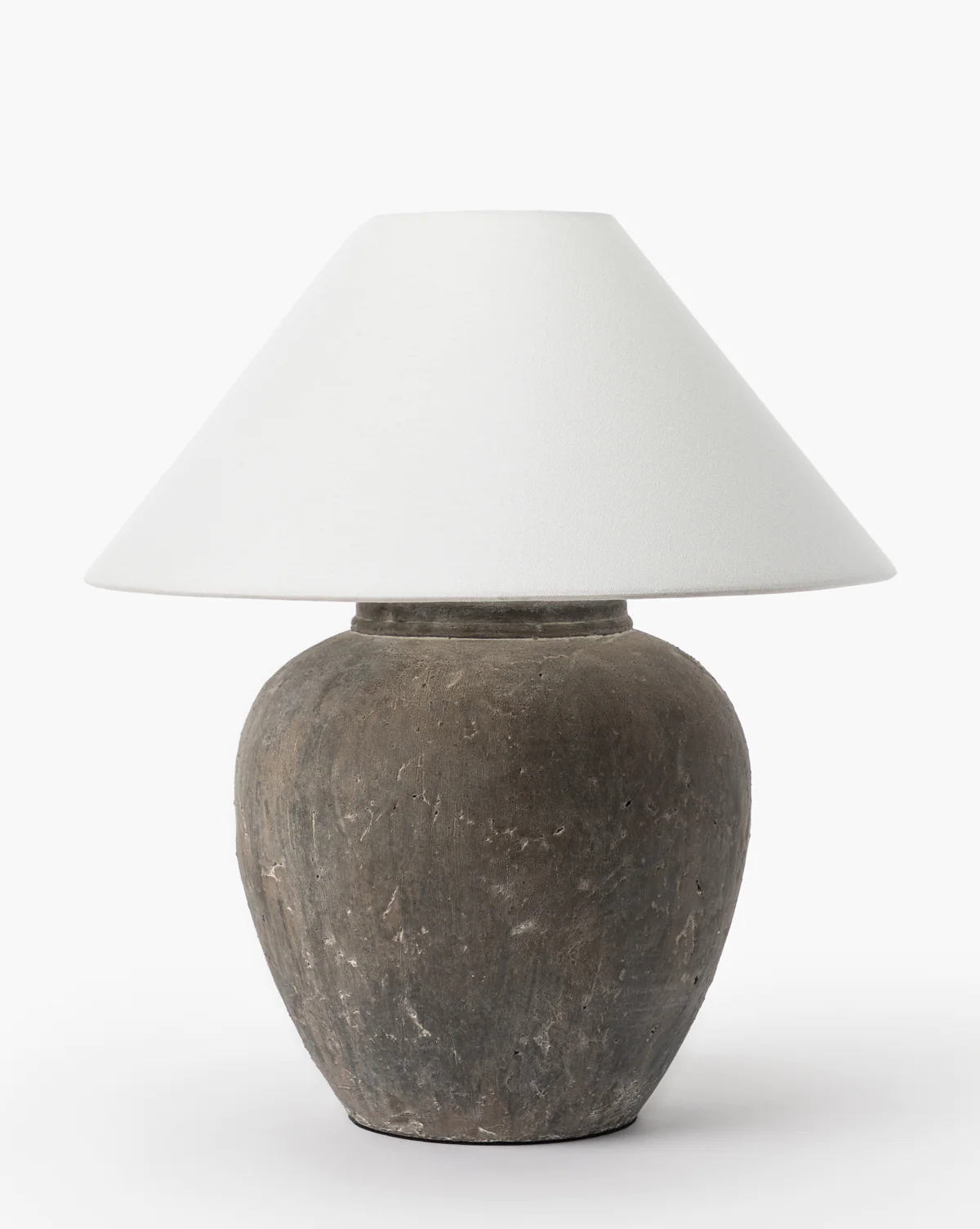 Visual Comfort Signature Clemente Table Lamp - Color: White - ARN  3010HAB-WHT